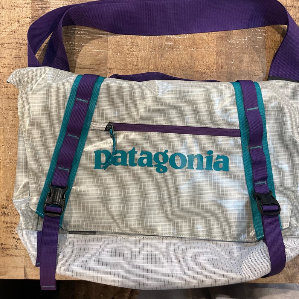 Patagonia laptop bag   Crossbody or shoulder strap bag.  Gently used.